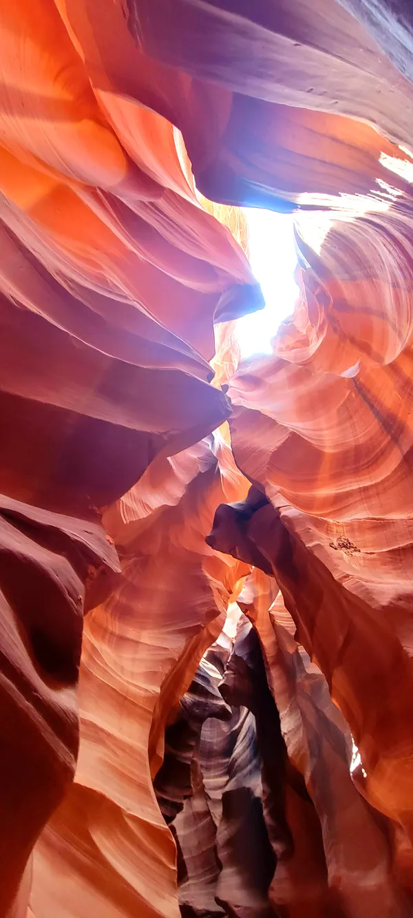 Sunlight beam in Antelope Canyon thumbnail