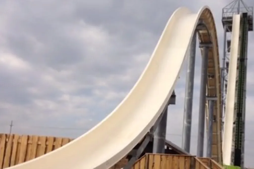 Worlds-Tallest-Waterslide-470.jpg
