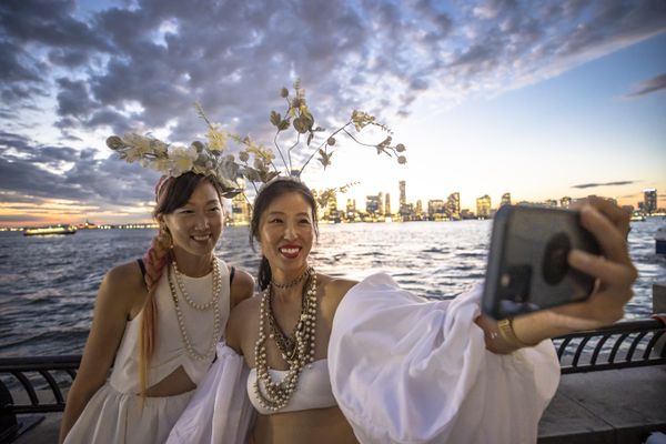 "Diner en Blanc" in New York City thumbnail