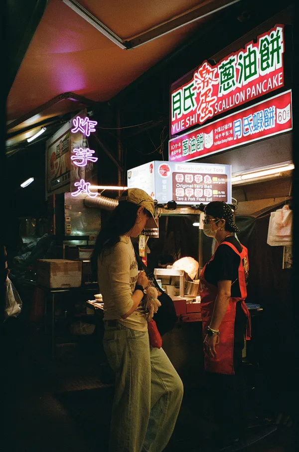 Yue Shi Scallion Pancake stand at Night thumbnail