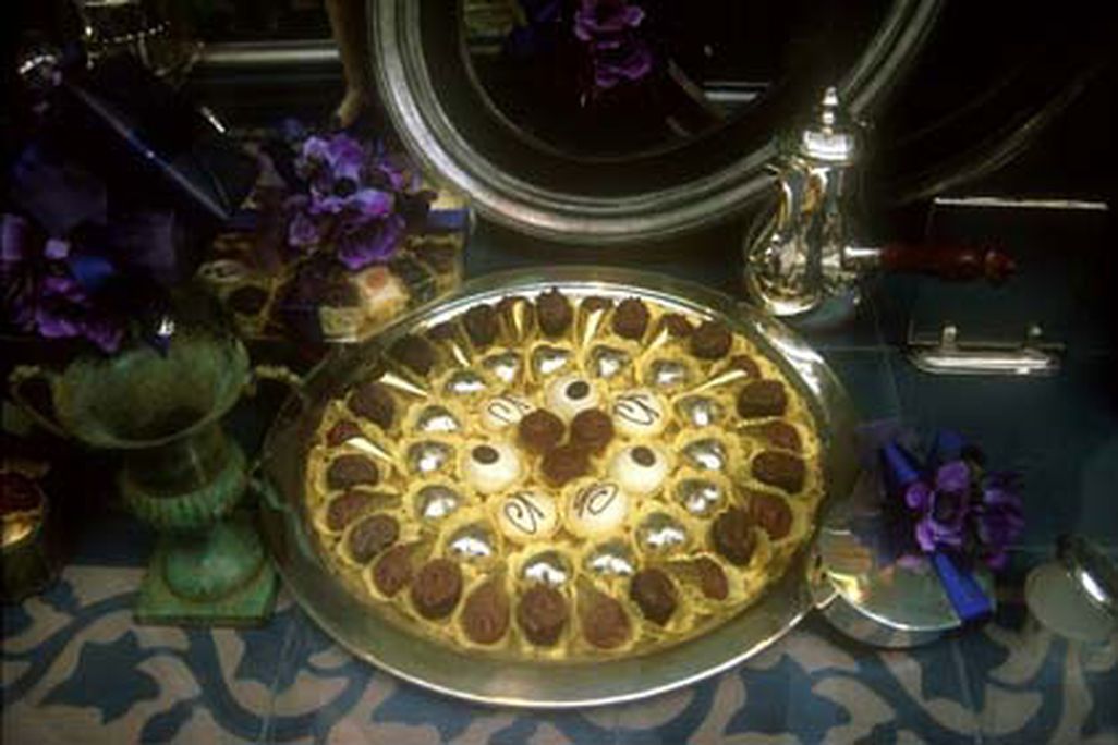 chocolate_shop_window_displ.jpg