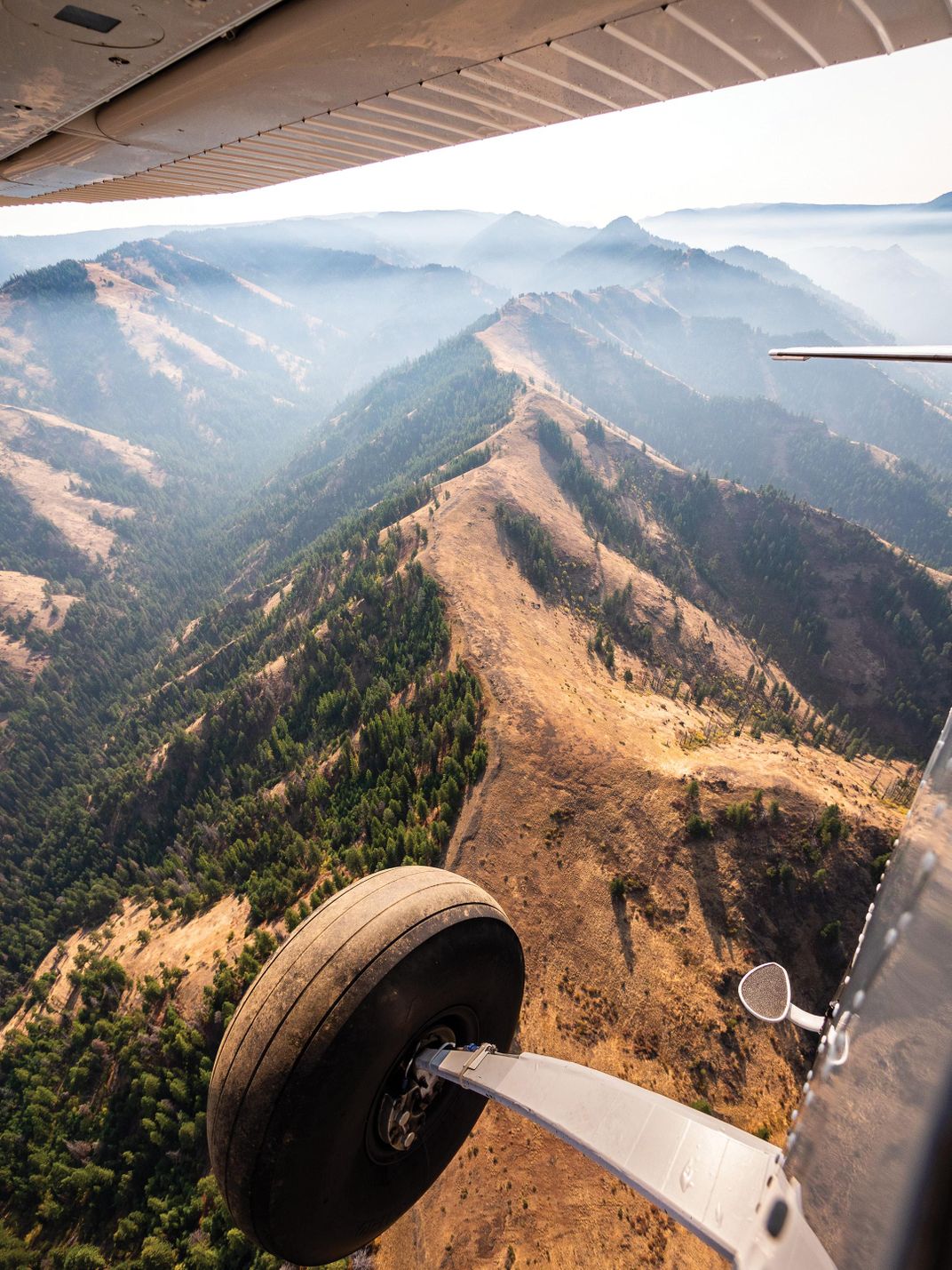 A grass airstrip near the Minam River Lodge