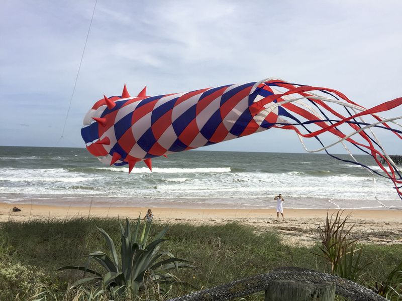 kite on beach | Smithsonian Photo Contest | Smithsonian Magazine