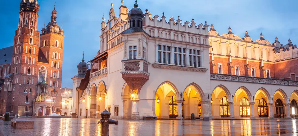  Evening in the main square of Krakow 