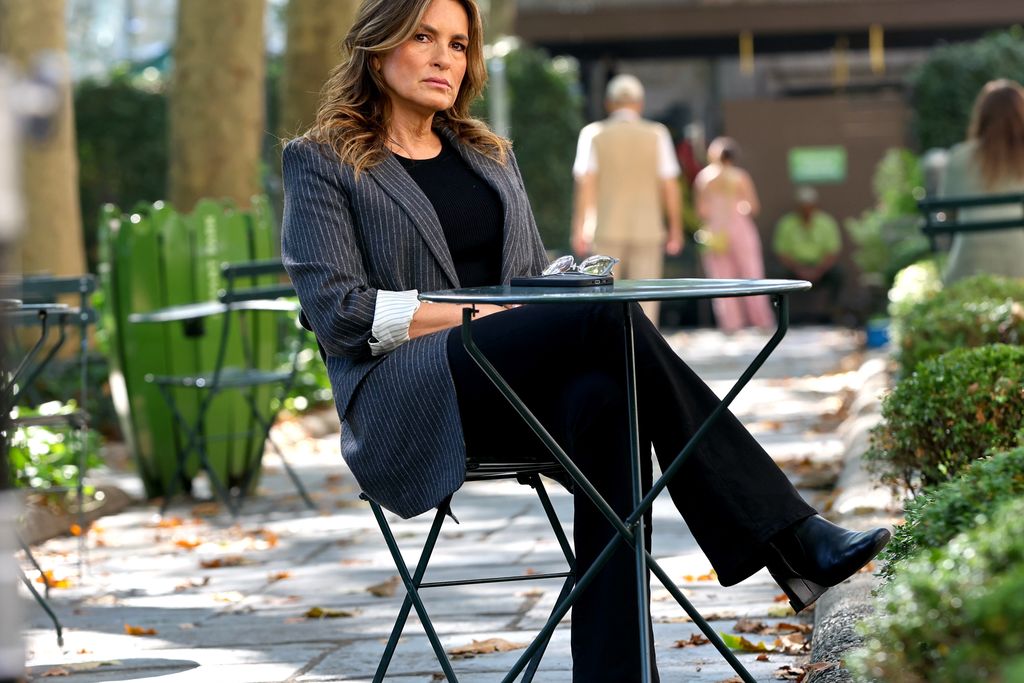 Mariska Hargitay on set