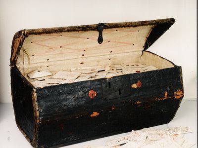 2,600 undelivered letters, 600 of them unopened, were found inside this postmaster's trunk. 