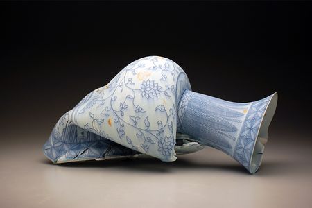 Peonies and Butterflies, Steven Young Lee, 2013, porcelain, cobalt inlay, gold luster decals. Collection of Lee and Mel Eagle