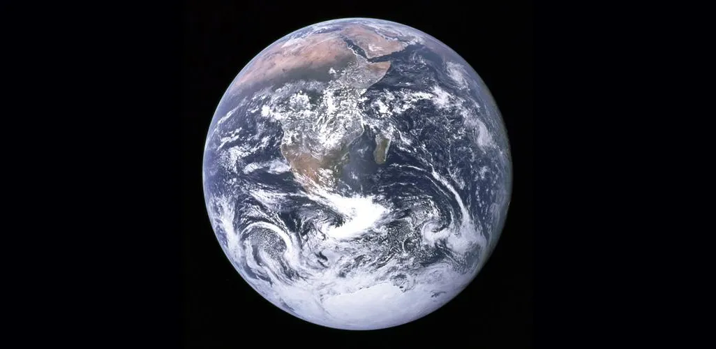 1. Earth GPN-2000-001138 -1100 x 500.jpg