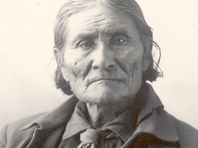 Geronimo as a prisoner of war at Fort Sill, Oklahoma, 1898