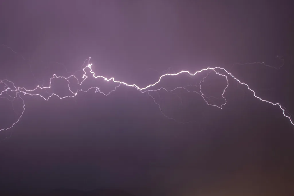 Horizontal lightning bolt