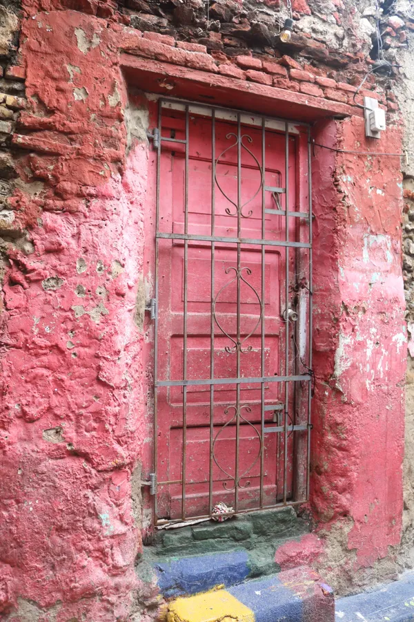 Door in Cartagena de Indias  Colombia thumbnail