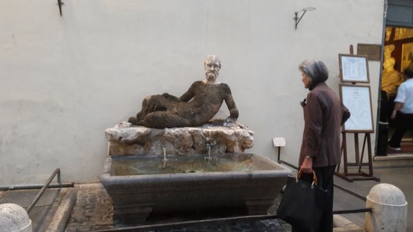 Amazement at the ugliness of a statue of Babuino Fountain thumbnail