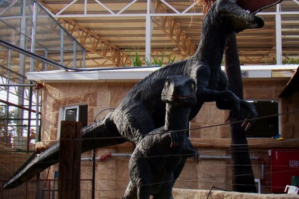 20110520083202Israel-dinosaurs-roadside.jpg