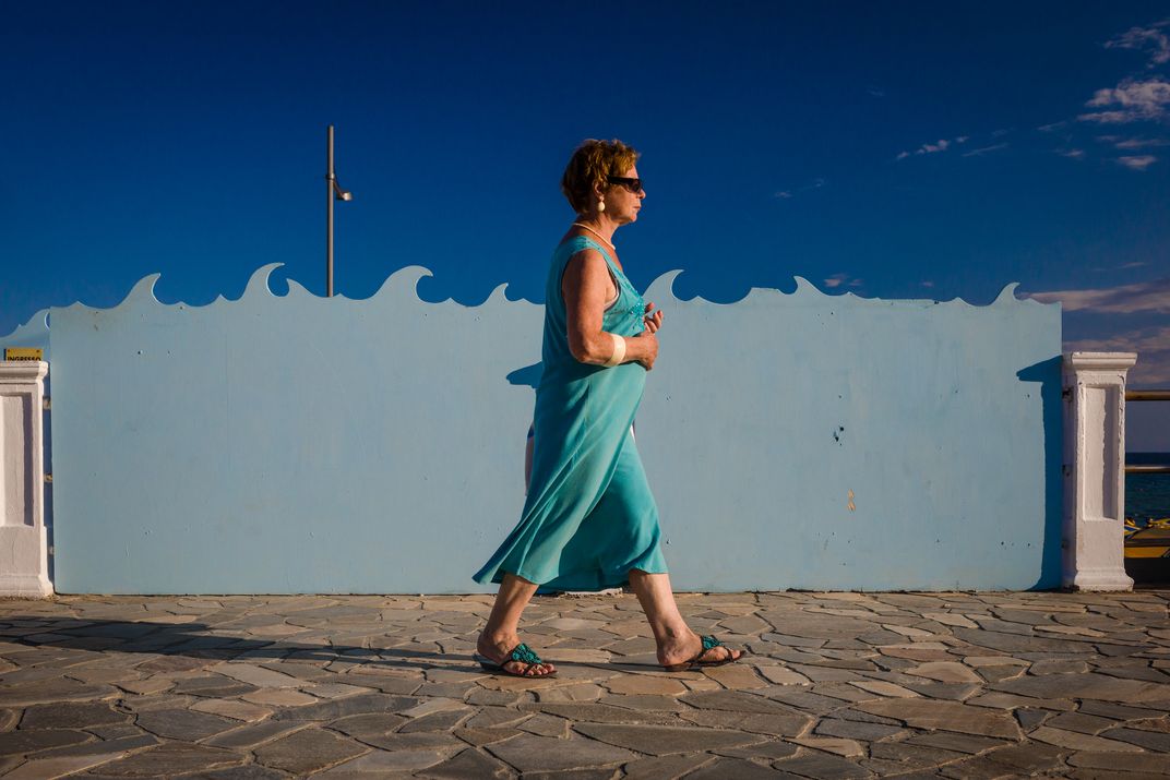 lady in blue coming through
