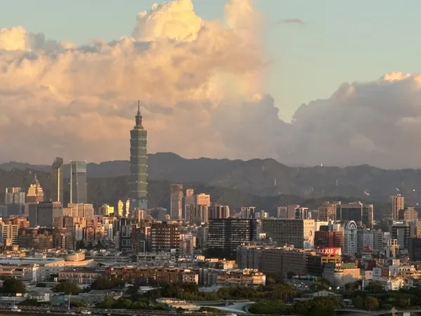 Golden Hour at Taipei 101 thumbnail