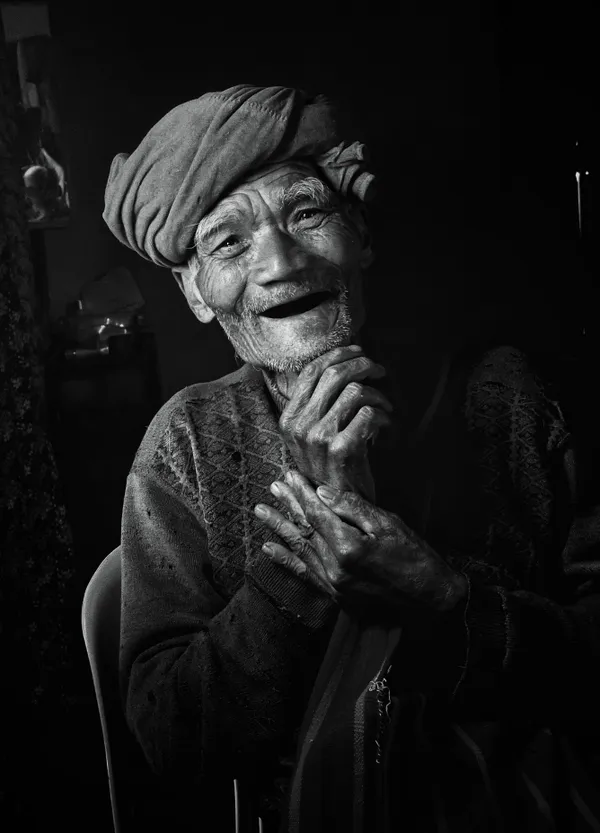 A Gentle Smile of Experience thumbnail