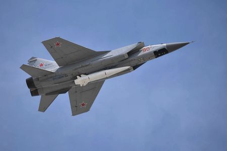 MiG-31K interceptor testing the Kh-47M2 Kinzhal missile