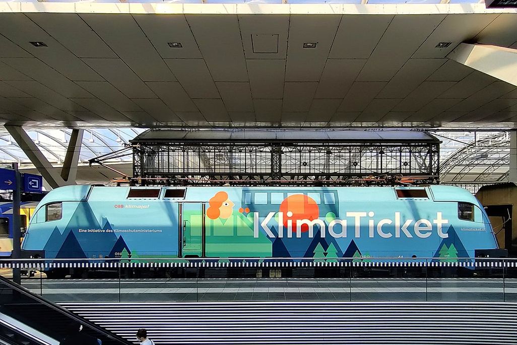 Klimaticket train ad