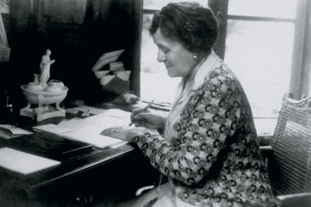 Edith Wharton moved to Paris and stayed put during World War I, unlike many of her friends who fled.