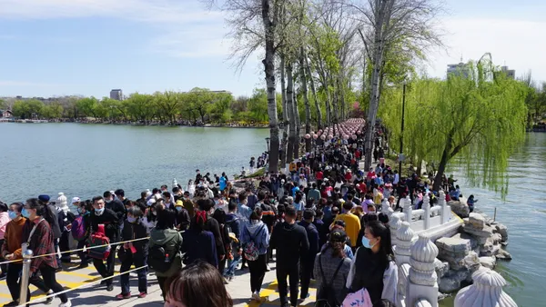 Spring Festival at Yu Yuan Tan Bridge thumbnail