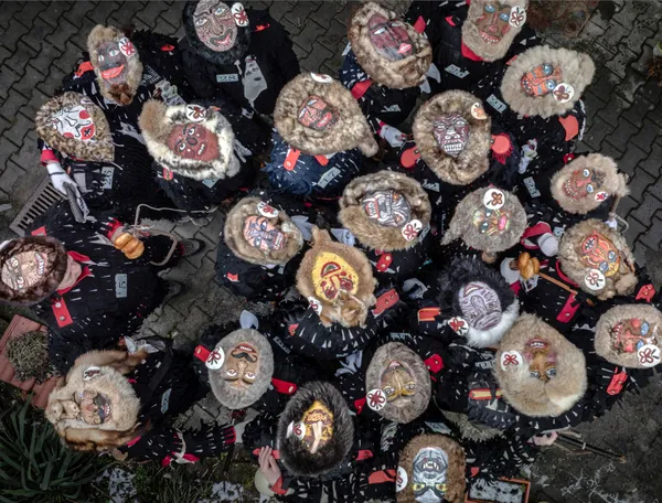 The " Fuga lolelor" ritual thumbnail