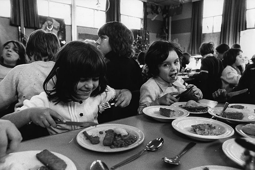 schoolchildren eating fish sticks
