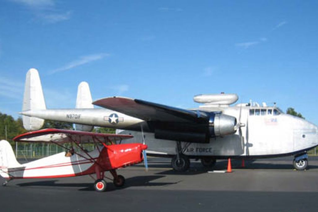A pair of Hagerstown natives pose side by side.