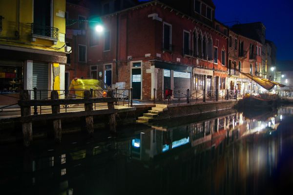 Night cleaning in Venice thumbnail