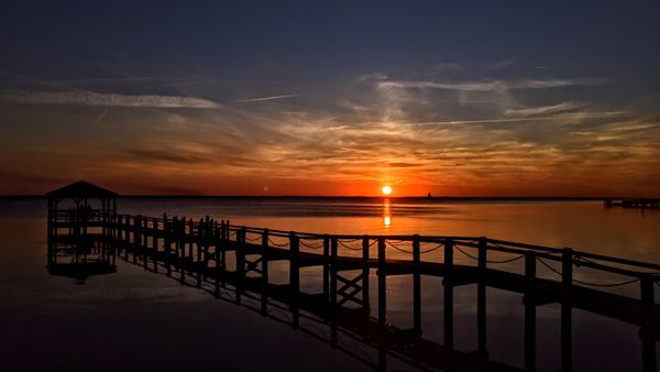 Sunset over Currituck Sound in Duck, North Carolina thumbnail