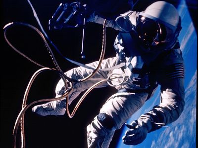 The first US spacewalk had astronaut Edward White use a compressed gas "zip gun" for maneuvers 