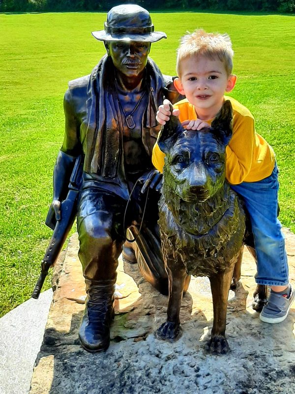 Child with Veteran and dog statue thumbnail