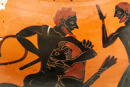 One side of the amphora, which dates to&nbsp;530 B.C.E., depicts the mythological figure Heracles fighting the Nemean lion.