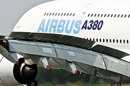 Eight spoilers on each wing add aerodynamic brakes to the A380’s mechanical ones. The nacelle sleeve on this Rolls- Royce turbofan is beginning to slide aft for thrust reversal.