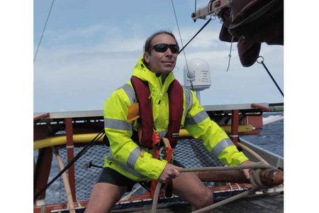 As we turn towards Kawaihae, I get another turn at the steering paddle. All of us steered at different times, sometimes two or three at once to handle the paddle in rough seas.
