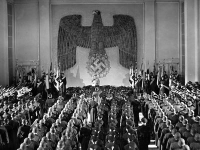 Hermann Göring’s speech in the Air Ministry building was delayed for 63 minutes by an air raid. When he resumed, the UPI reported, his speech “was uninterrupted by applause.”