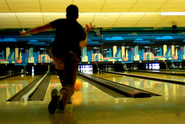 Amateur bowler aiming for a strike in Columbia, Maryland thumbnail