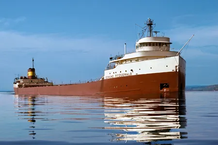 The&nbsp;Edmund Fitzgerald&nbsp;measured 729 feet long and&nbsp;had a gross tonnage of 13,632.