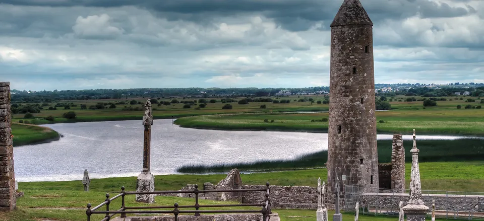  Early monastic site of Clonmacnoise 