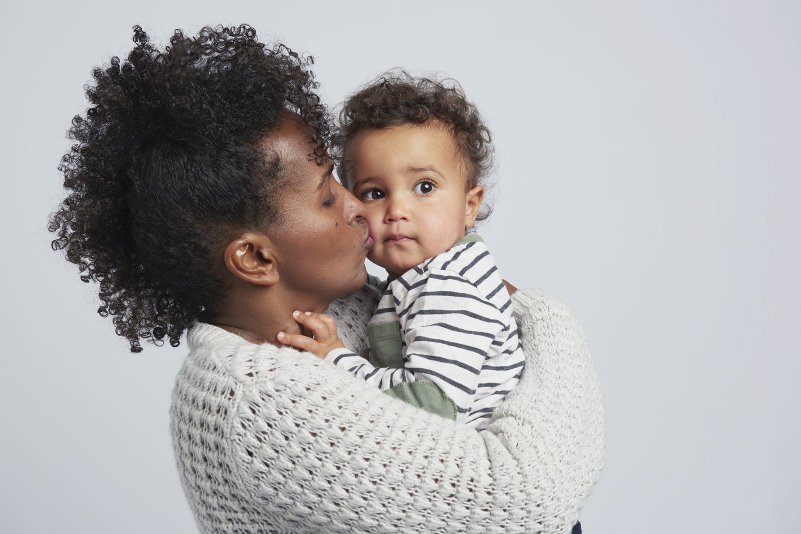 Smelling Moms’ Scent May Help Infants Bond With Strangers