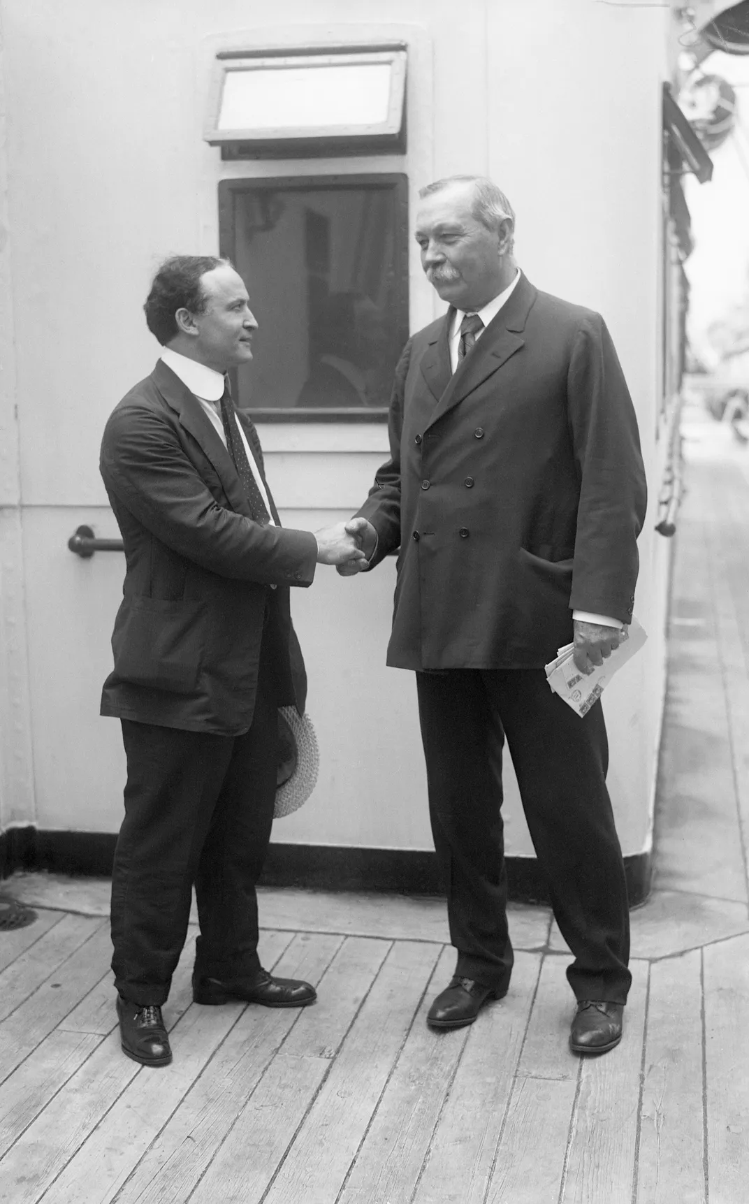 Harry Houdini and Sir Arthur Conan Doyle