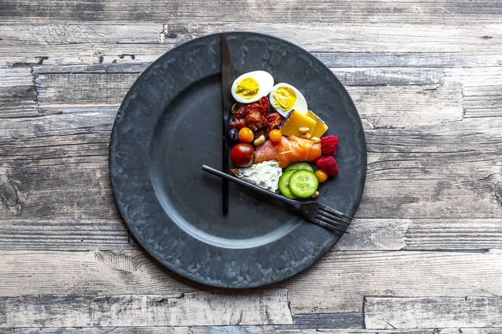 a plate of food with a fork and knife placed like the hands of a clock