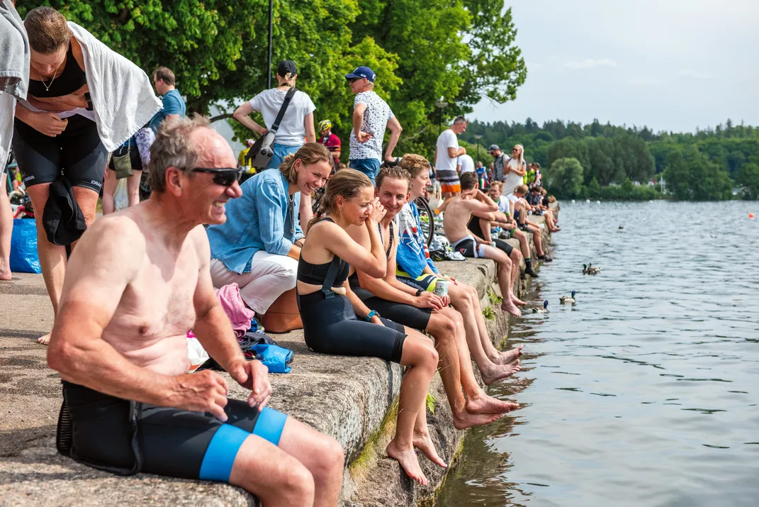 Vätternrundan finishers cool off alongside the lake