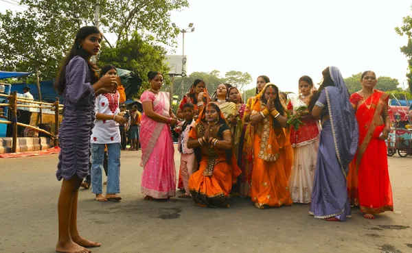 Devotees in Chatt thumbnail