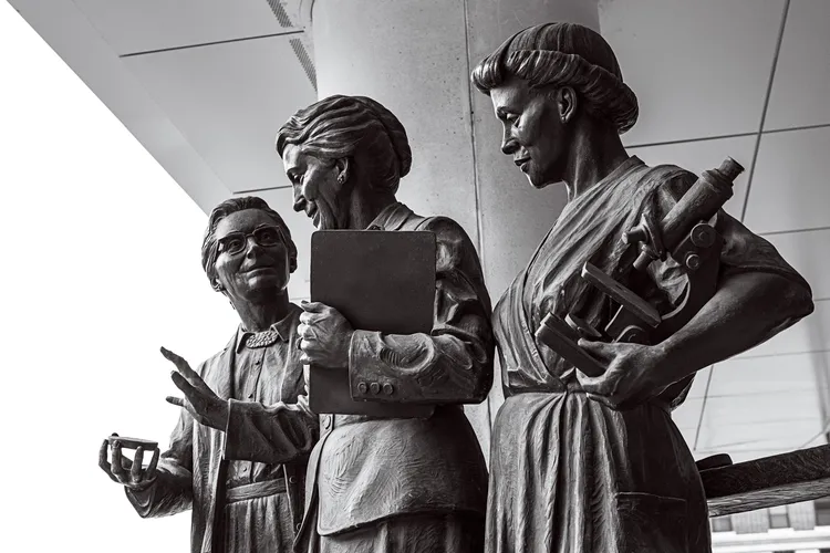 Opener - Statue of Kendrick, Eldering and Clinton