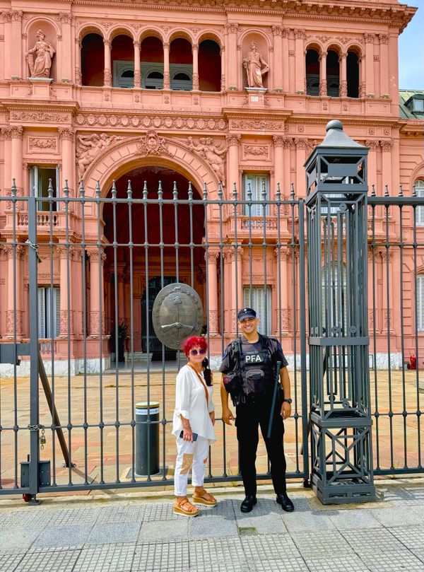 PFA officer with a huge baton in front of Casa Rosada thumbnail