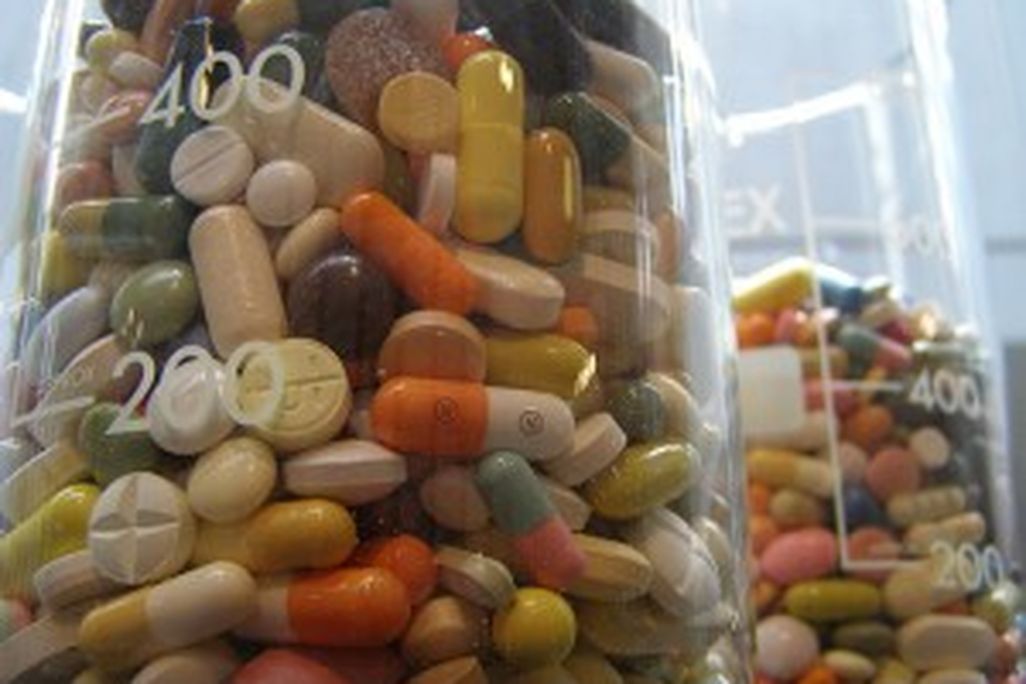 20110520104109pills-300x225.jpg