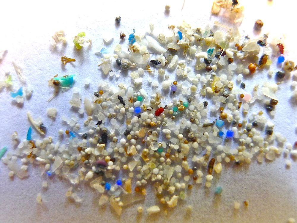 Small pieces of sand and plastic on a table