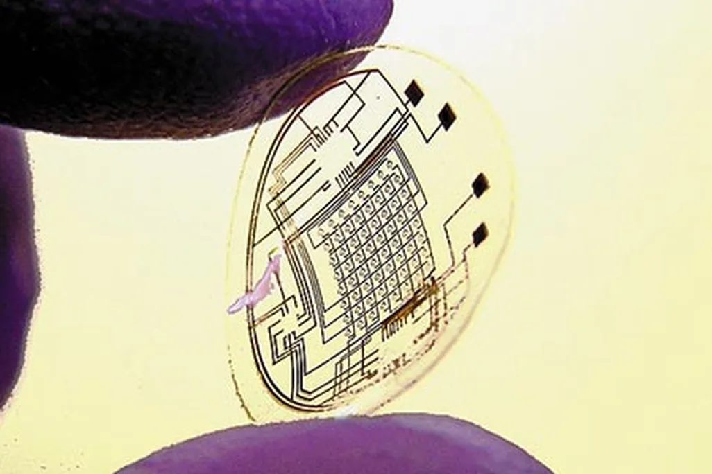 contact lense with computer screen