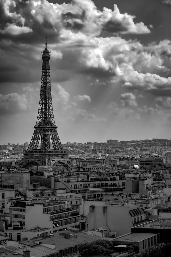 Parisian cliché - A view of the Tour Eiffel from the Arc du Triomphe thumbnail