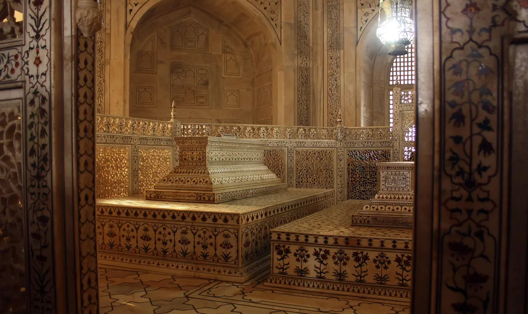 Tomb in Taj Mahal